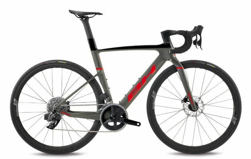 Vélo BH AEROLIGHT 6.0 SRAM Rival AXS 12V 2022 Gris/rouge 3 Vélo BH AEROLIGHT 6.0 SRAM Rival AXS 12V 2022 Gris/rouge