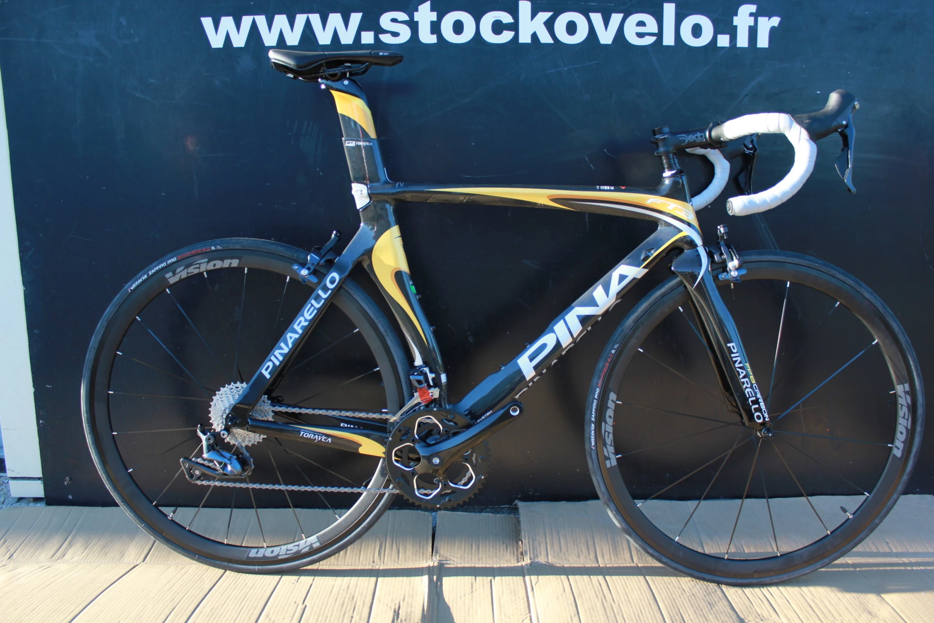 Vélo PINARELLO FT3 Carbone Shimano Ultégra 8000 11V Noir/gold/silver 3 Vélo PINARELLO FT3 Carbone Shimano Ultégra 8000 11V Noir/gold/silver