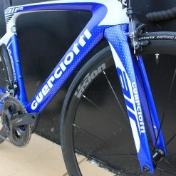 Vélo GUERCIOTTI EUREKA AIR Carbone Shimano Ultégra 8000 11V Bleu/blanc -Vélos de Route Soldes guerciotti bleu 3 scaled 1