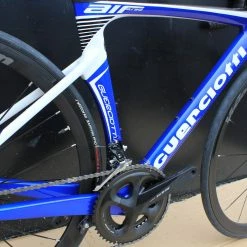 Vélo GUERCIOTTI EUREKA AIR Carbone Shimano Ultégra 8000 11V Bleu/blanc -Vélos de Route Soldes guerciotti bleu 4 scaled 1