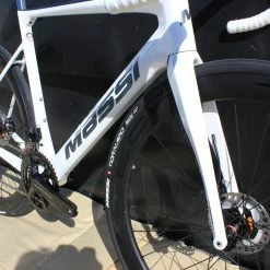 BH Vélo MASSI ARROW Race Carbone Shimano 105 Di2 12V Blanc -Vélos de Route Soldes massi arrow blanc 3 scaled 1